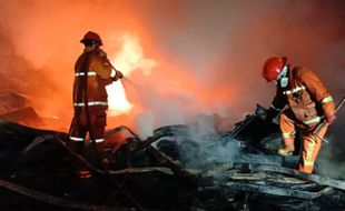 Kebakaran Landa Gudang Kayu dan Rumah di Gondang Sragen