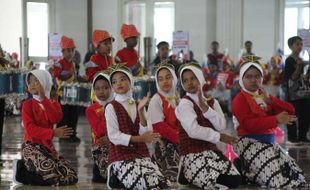 Adu Kreatif, Belasan Regu Meriahkan Lomba Drum Band Tingkat SD-SMP di Klaten