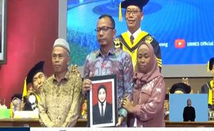 Diwakili Orang Tua, Penyerahan Ijazah Mahasiswi Unnes Meninggal Banjir Air Mata