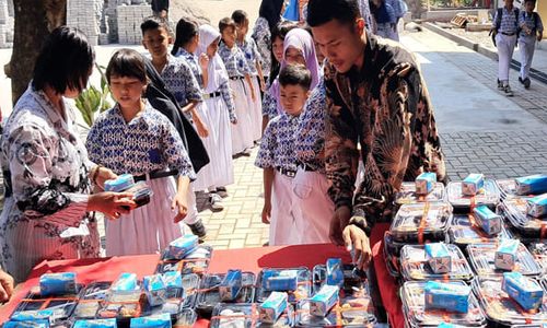 SDN Tugu Jebres Solo Uji Coba Makan Bergizi Gratis, Siswa Antusias 