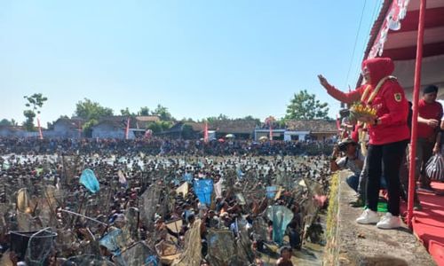 Serunya Tradisi Memet di Gemblegan Klaten, Ribuan Orang Berburu Ikan di Embung