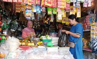 Dicari Pembeli, Minyakita Langka di Pasar Raya Salatiga