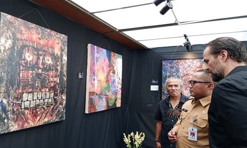 Gratis! Seniman asal Kanada & Salatiga Kolaborasi dalam Pameran Lukisan Abstrak