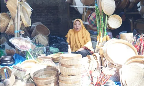 Hanya Buka di Bulan Sura, Ini Keunikan Pasar Tambak Sidoharjo Sragen