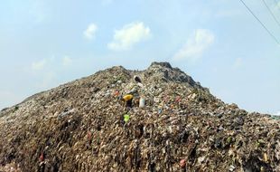 Pemulung Putri Cempo Minta Pemkot Solo Menyediakan Alat Pelindung Diri