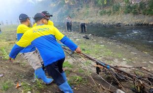 Peringati Hari Sungai, 200-an Orang Bersih-bersih Kali Pepe Solo