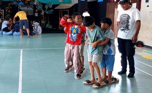 Melawan Zaman, Anak-anak di Dukuh Salatiga Dikenalkan Permainan Tradisional