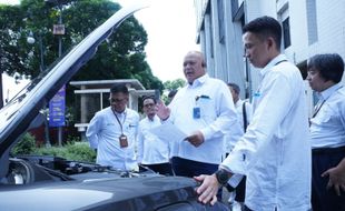 Dukung Transisi Energi, PLN Gunakan Kendaraan Listrik untuk Operasional