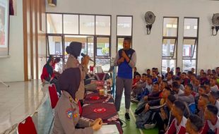 Polres Sukoharjo Sampaikan Penguatan Ideologi Pancasila di SMKN 2 Sukoharjo