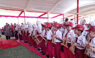 Peringati HAN 2024, Ratusan Siswa SD di Sragen Main Angklung