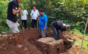 Yoni Jumbo dan Langka di Karangpelem Sragen Diekskavasi