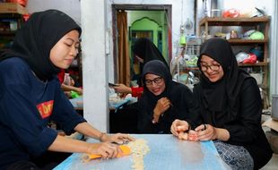 Keren! Rumah Produksi Kue di Banyuwangi Berdayakan Pasien ODGJ