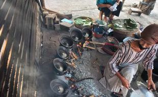 Masaknya Masih Tradisional, Warung Serabi di Karangdowo Klaten Ramai Pelanggan