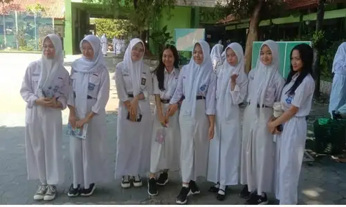 SMAN Colomadu Karanganyar Patuhi Peraturan Pemerintah soal Seragam Sekolah