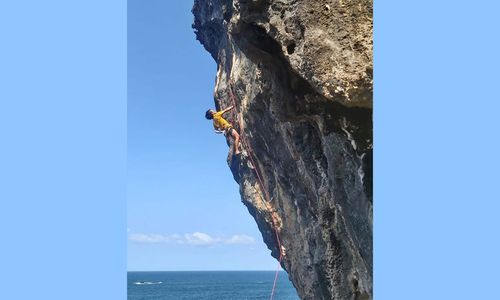 Berbahaya, Alat Pengaman Climbing yang Korosi di Jalur Tebing Siung Diganti