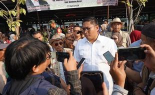 Wamentan Sudaryono Tinjau Irigasi dan Temu Wicara dengan Petani di Bandung