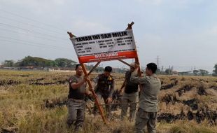 Lahan Milik Pemkab Sragen Dipasangi Plakat Hak Milik oleh Warga