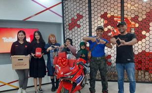 Kejutan Bawa Bahagia, Warga Bantul Bawa Motor CSR dari Undi-Undi Hepi Telkomsel