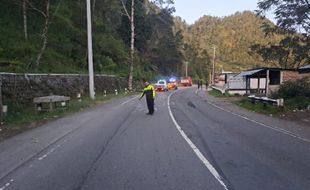 Truk Terbalik di Tawangmangu Angkut Sekeluarga, Korban Meninggal Istri Sopir