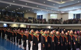 UIN Salatiga Wisuda 860 Mahasiswa dan Kali Pertama Luluskan Program Doktoral