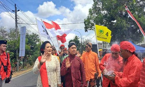 Kenakan Pakaian Adat Jawa, Paslon Endah-Joko Daftar Pilbup Gunungkidul ke KPU