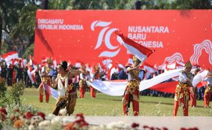 Tarian Kolosal Meriahkan Puncak Peringatan HUT ke-79 RI di Kota Madiun