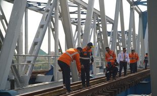 Cuaca Panas, Perlintasan KA dari Stasiun Madiun-Walikukun Diperiksa Ulang