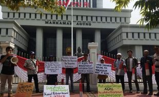 Puluhan Warga Nguter Sukoharjo Geruduk Mahkamah Agung, Ini Agendanya