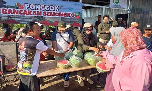 Pembagian 3 Ton Semangka Hasil Panen Perdana Ponggok Agro Techno Park Klaten