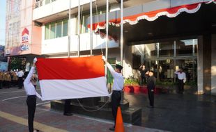 Peringati HUT ke-79 RI, Aston Solo Hotel Adakan Upacara Bendera dan Lomba