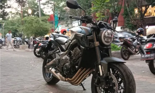 Lebih Dekat dengan Si Gagah Honda CB650R Black Edition