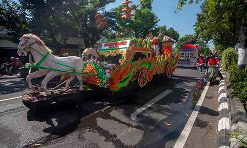 Parade Puluhan Kendaraan Hias Meriahkan Karnaval Pembangunan di Klaten