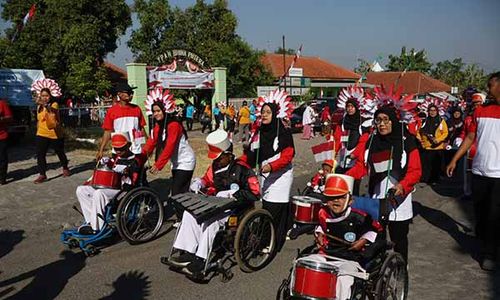 Karnaval Kebhinekaan Nusantara Siswa SLB di Solo Sambut HUT ke-79 RI