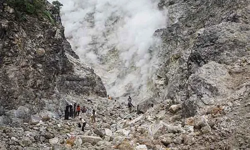 Potret Eksotisme Kawah Candradimuka di Gunung Lawu Karanganyar