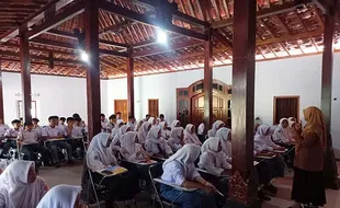 Potret Aktivitas Belajar Mengajar Kelas Jauh SMAN 1 Karangnongko Klaten