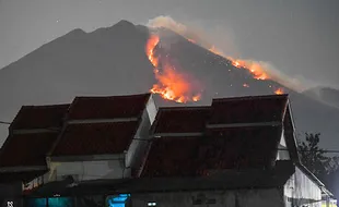 Penampakan Kebakaran Hutan di Gunung Merapi Ungup-ungup Banyuwangi