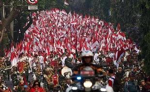 Ribuan Warga Bogor Ikuti Kirab Bendera Merah Putih Semarakkan HUT ke-79 RI