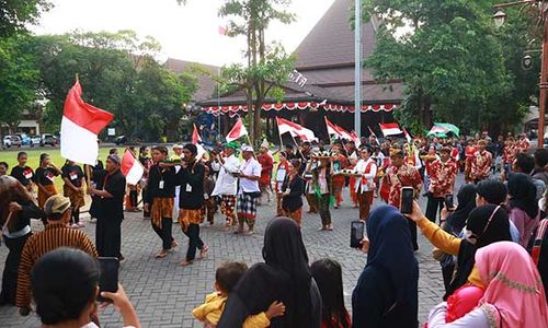 Peringati HUT RI, Ratusan Penghayat Gelar Kirab Wilujengan Mahardika di Solo