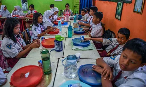 Uji Coba Makan Bergizi Gratis bagi Siswa SD di Tangerang