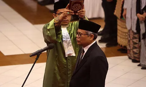 Momen Pelantikan Prof Hartono sebagai Rektor UNS Solo Periode 2024-2029