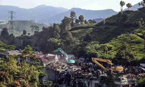 Penertiban Lapak PKL Tahap 2 di Puncak Bogor Diwarnai Aksi Penolakan Pedagang