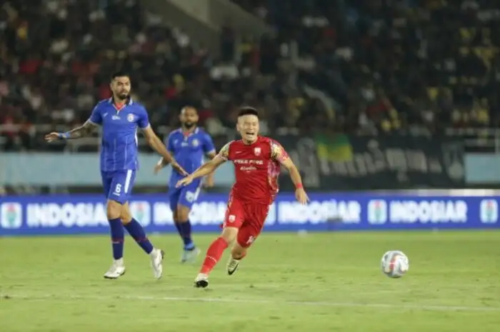 Malut United vs Persik Kediri Cetak Skor Kacamata