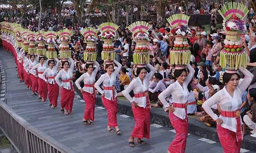 Kemeriahan Pembukaan Tanah Lot Art & Food Festival 2024 di Tabanan Bali