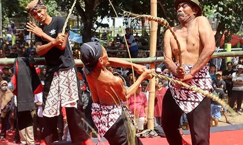 Tradisi Tiban, Ritual Masyarakat di Kediri untuk Minta Hujan