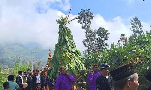 Kirab Tradisi Tungguk Tembakau di Lereng Gunung Merbabu Selo Boyolali