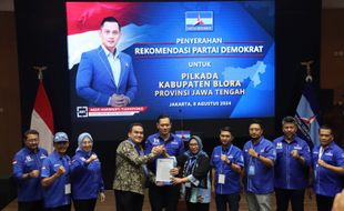 Ketum Partai Demokrat Serahkan Rekomendasi Pilkada Blora 2024 ke Pasangan Asri