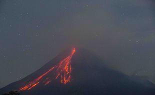 Guguran Lava Meluncur 13 Kali dari Gunung Merapi, Jarak Terjauh 1,6 Km