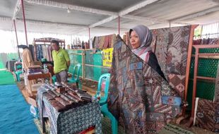 3 Hari, Batik Unik Karya Perajin Desa Jarum Bayat Klaten Dipamerkan di Festival