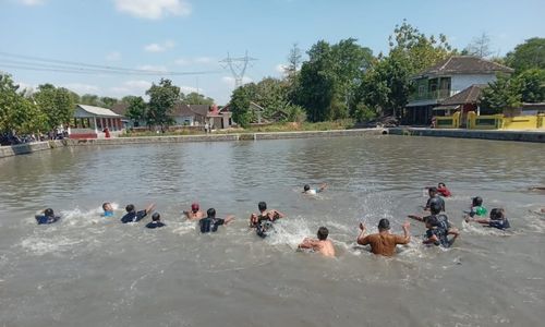 Lomba Tangkap Bebek, Puluhan Orang Nyemplung di Embung Glagahwangi Klaten