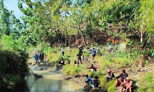 300 Orang Mancing Bareng dan Tebar 1.000 Ikan Derbang di Sungai Sejambe Sragen